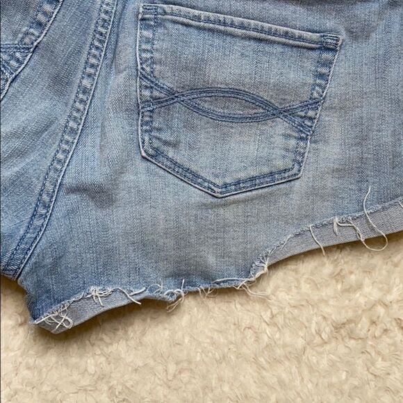 Abercrombie and Fitch light wash short shorts - Picture 6 of 9